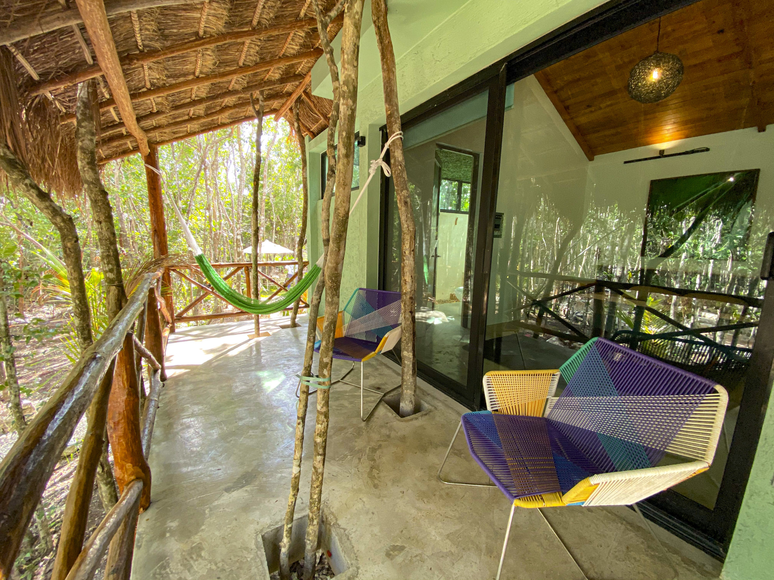 Villa Jaguar, alojamiento, exterior, naturaleza, balcón, rústico, sillas, árboles, Cozumel